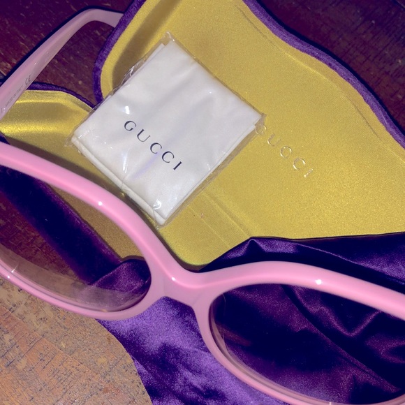 GUCCI PINK SUNGLASSES BRAND NEW! No scratches! I love them they are a super sale - Picture 3 of 11
